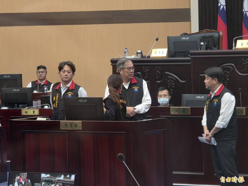 迴力鏢來了！傅崐萁「沒執政能力就下台」打到徐榛蔚 被批救災只有49分