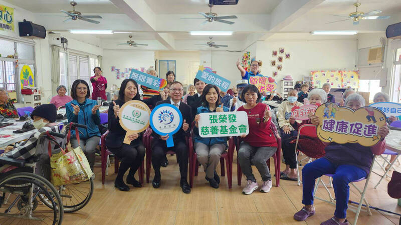 菁鑽聯盟齊聚長榮文苑 攜手張榮發基金會捐56萬元做公益