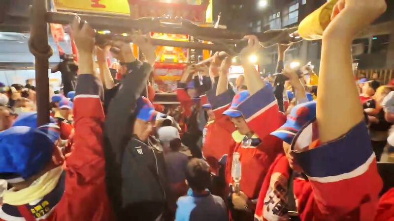 只限小朋友！說好市區不給鑽轎 北港媽慈悲破例再破例