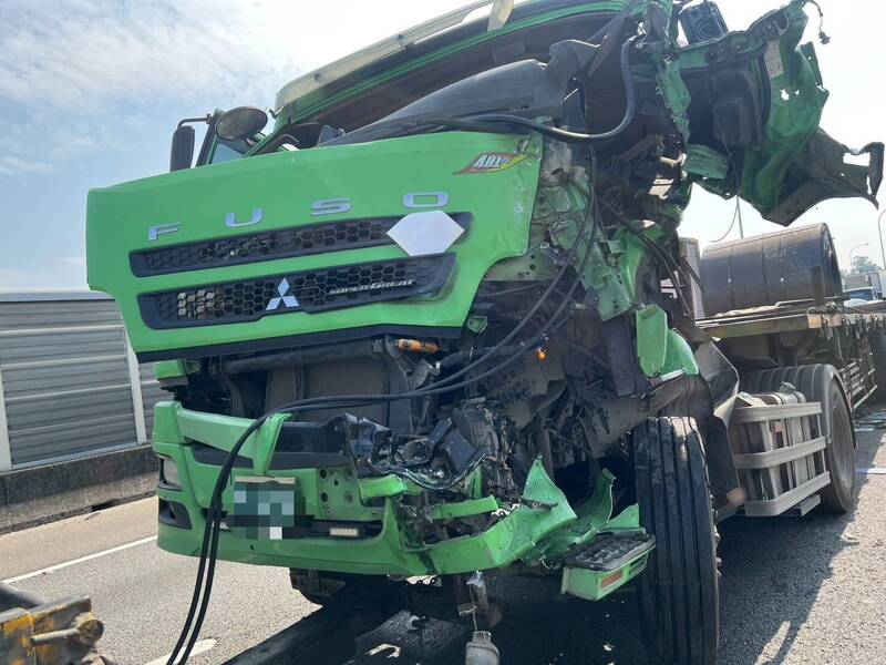 國1北367.8K嚴重車禍  3大車撞成一團