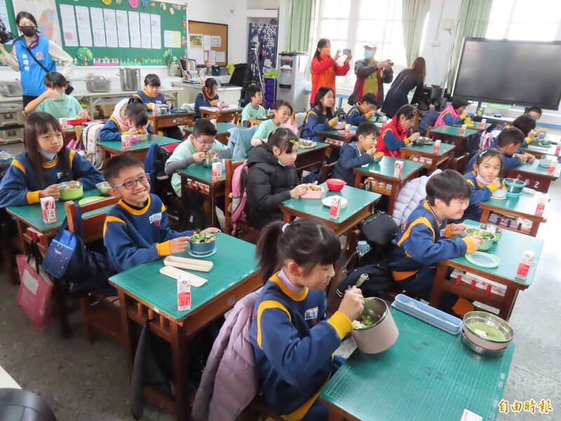 3萬7千多人受惠！ 苗栗縣國中小學生營養午餐免費  明年9月實施