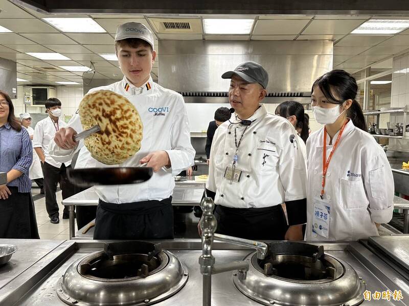比利時學生手作料理、甜點劃交流句點 台生「在高雄,你們永遠都有朋友」