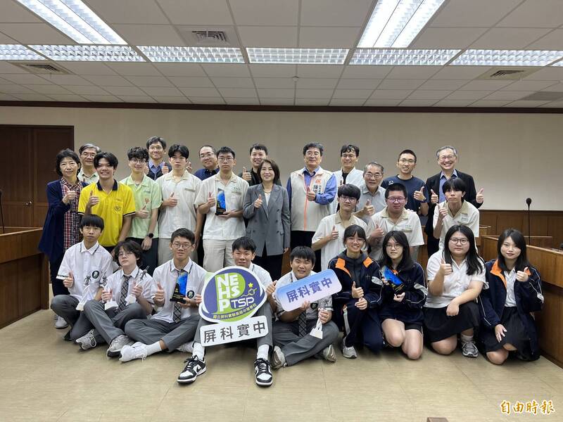 屏東學子勇奪國際機器人賽冠軍 周春米接見表揚