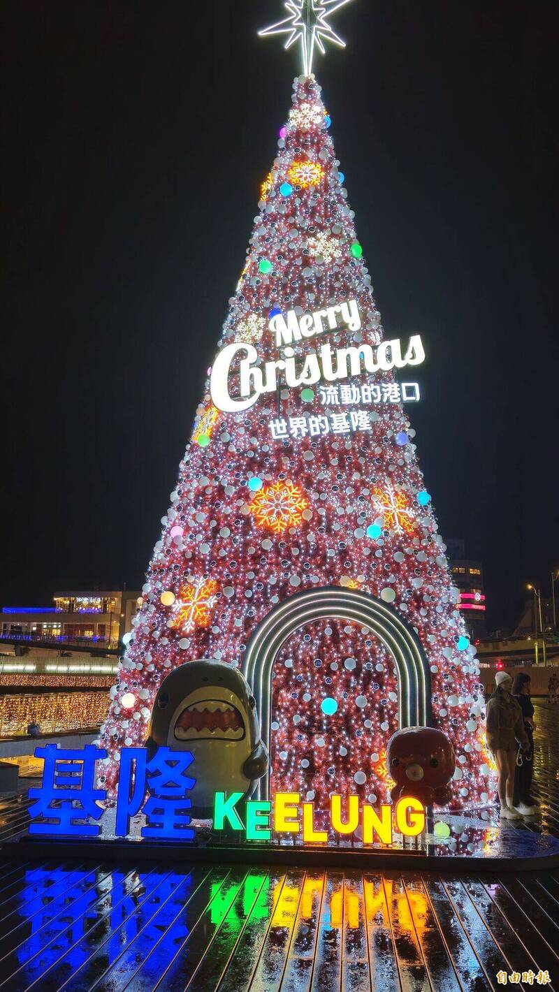基隆「光耀港灣」點燈啟動 人氣IP鯊魚先生照亮田寮河與港區