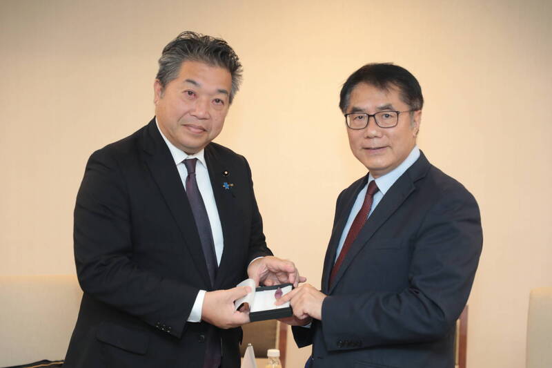 從白河到滋賀、情誼開花 跨海蓮花胸針見證台日友好