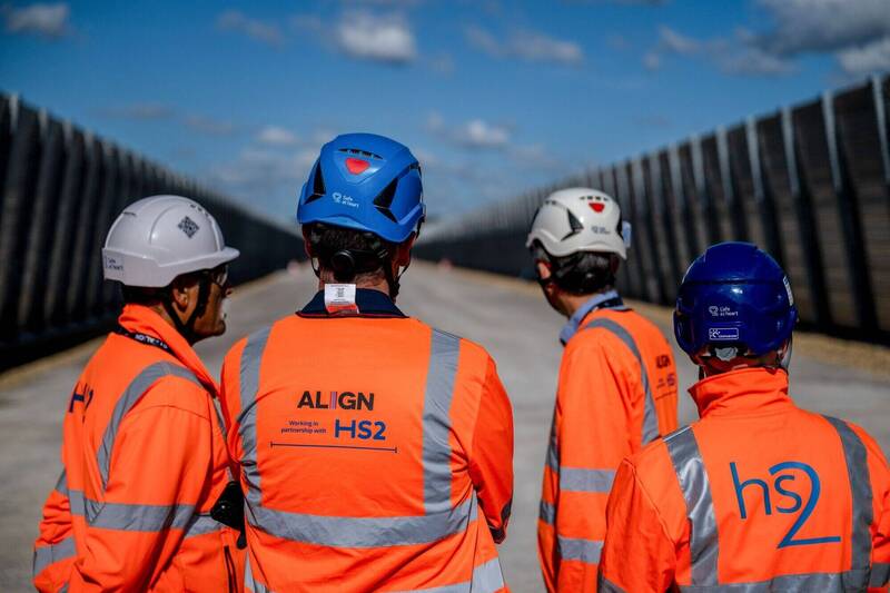 英國限縮移民政策 申請永久居留最長得等20年