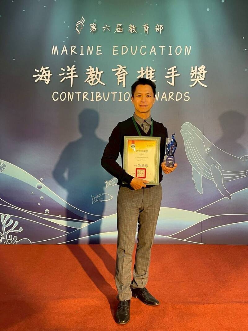 海洋教育推手獎南市「六連霸」 這位校長考取獨木舟教練證照
