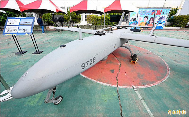 高雄新濱營區明開放參觀》AAV7掃雷裝甲車 民眾將可近距離接觸