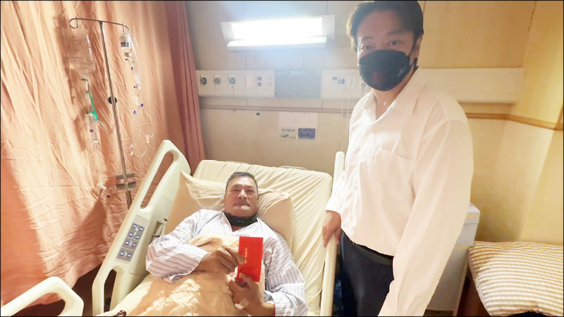 《馬太鞍溪堰塞湖溢流》超人村長王梓安操勞病倒 進醫院手術