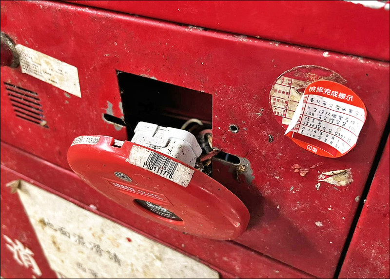 北市安檢合格場所 爆滅火器過期、堆雜物