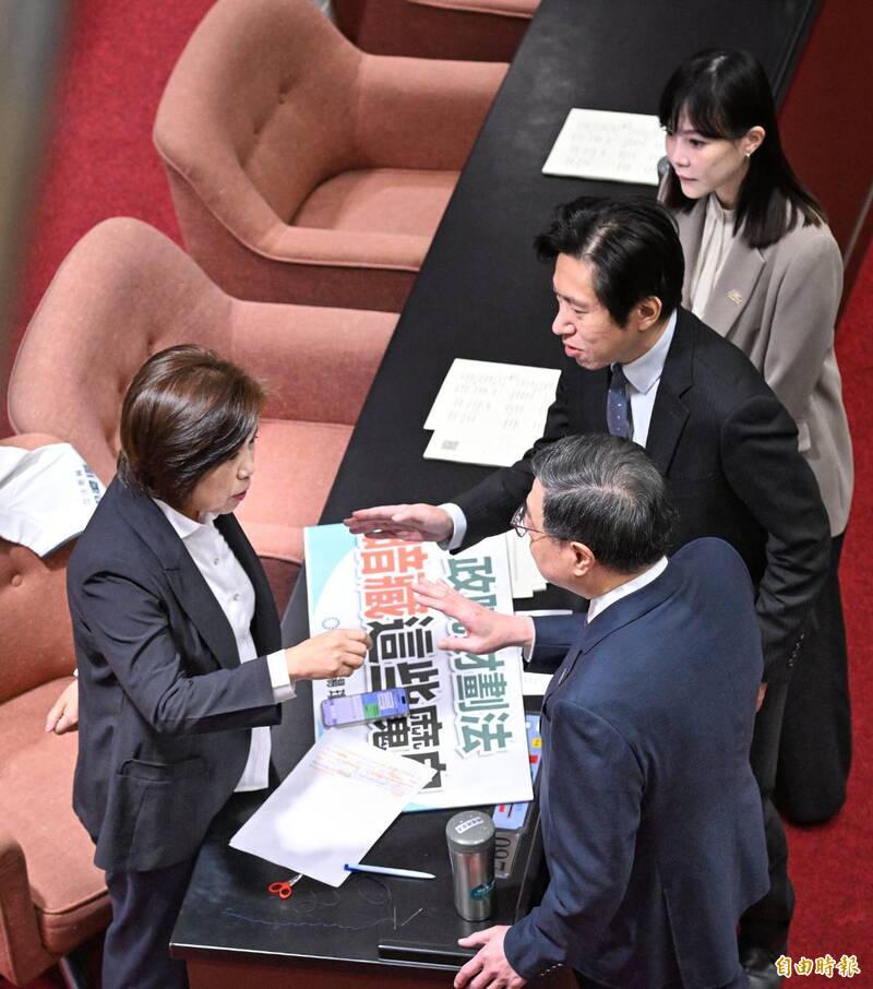藍白今立法院闖關公投法綁大選、修財劃法為離島解套