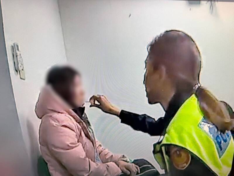 機車騎不穩被攔查 女毒品通緝犯被新制快篩抓出毒駕