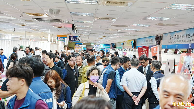 最高補助21萬！中部客運公車缺300名駕駛 徵才吸引女司機