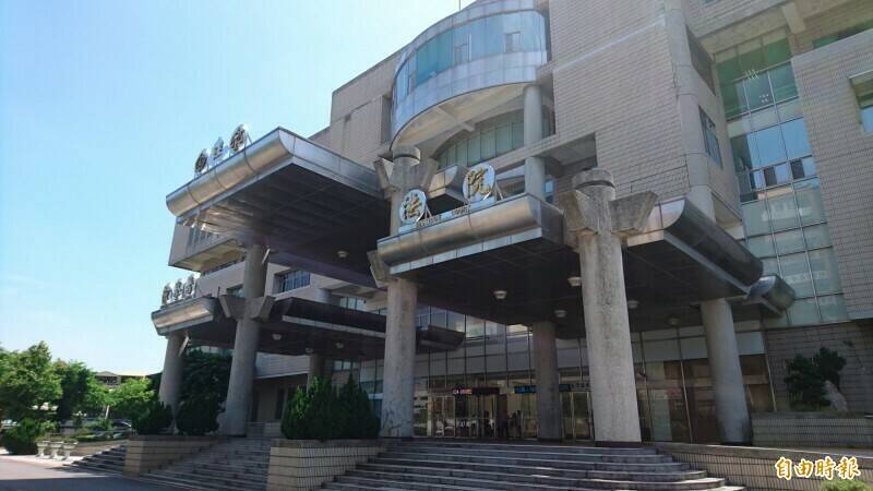 曬牽手照露餡！ 人妻出軌辯僅交往1個多月 法官不信判賠50萬