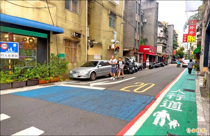 台北市竟有七彩標線 陳宥丞批如小畫家讓人煞煞