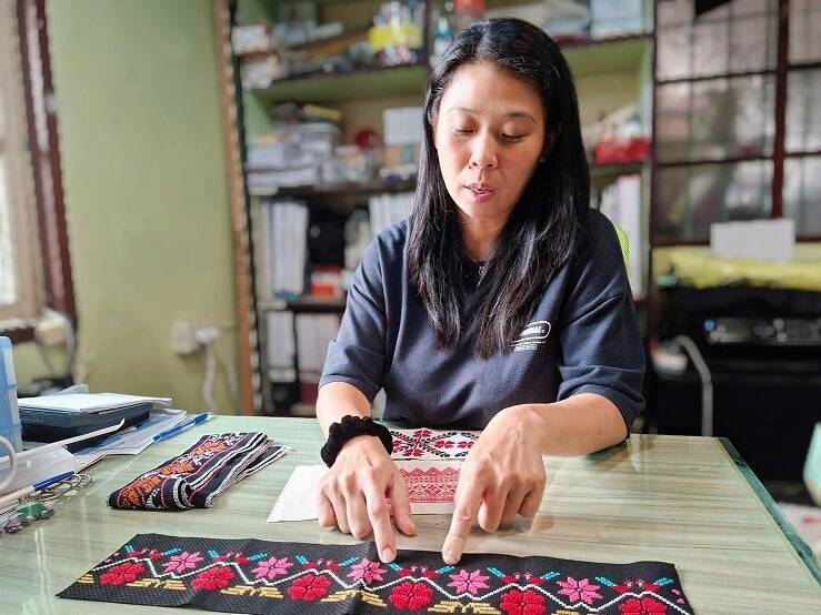 強化族群認同  陳怡君復振西拉雅族十字繡