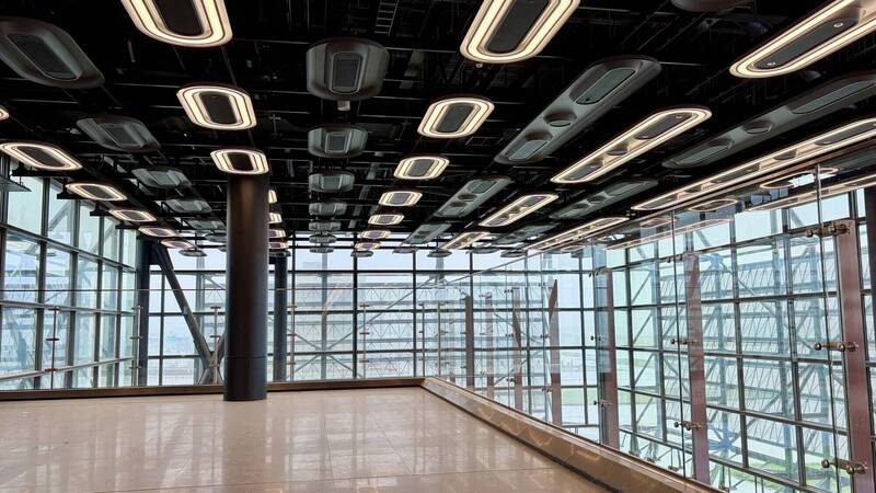 桃機三航廈北登機廊廳裝1488組Halo燈具 進最後整合測試階段
