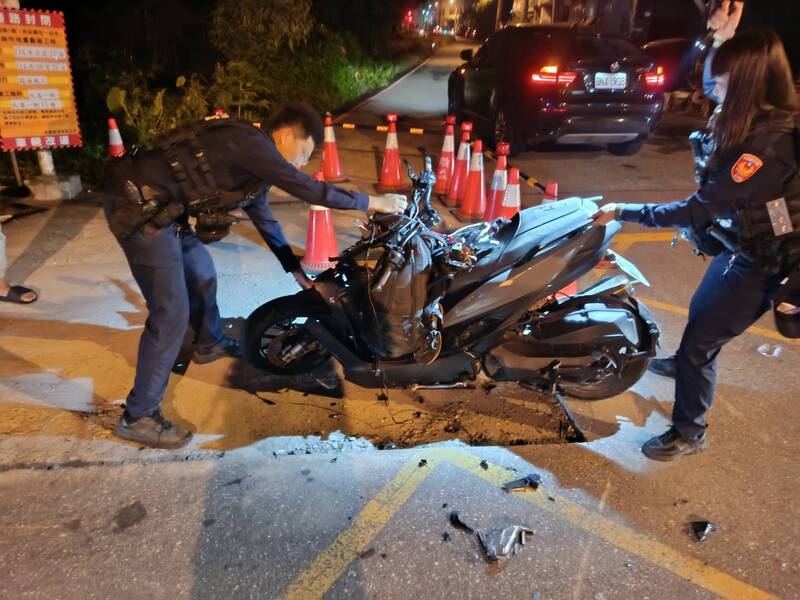 20歲海巡士兵騎車倒地滑進BMW車底遭輾  急救20天後死亡