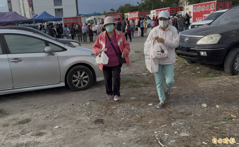 「放颱風假」願賭服輸發烤雞 台東人排隊爽吃雞：謝謝縣長不放假