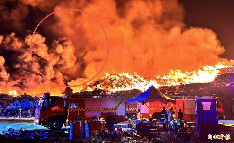 台南後壁烏樹林廢棄場惡火 濃煙浮現李小龍臉孔畫面曝光