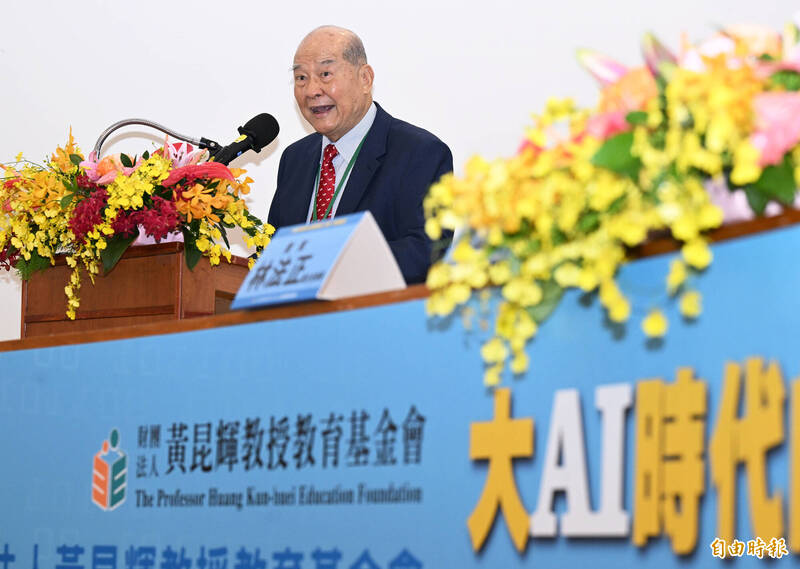 聚焦中小學教育革新  黃昆輝：期待AI賦能教育和半導體一樣成台灣驕傲