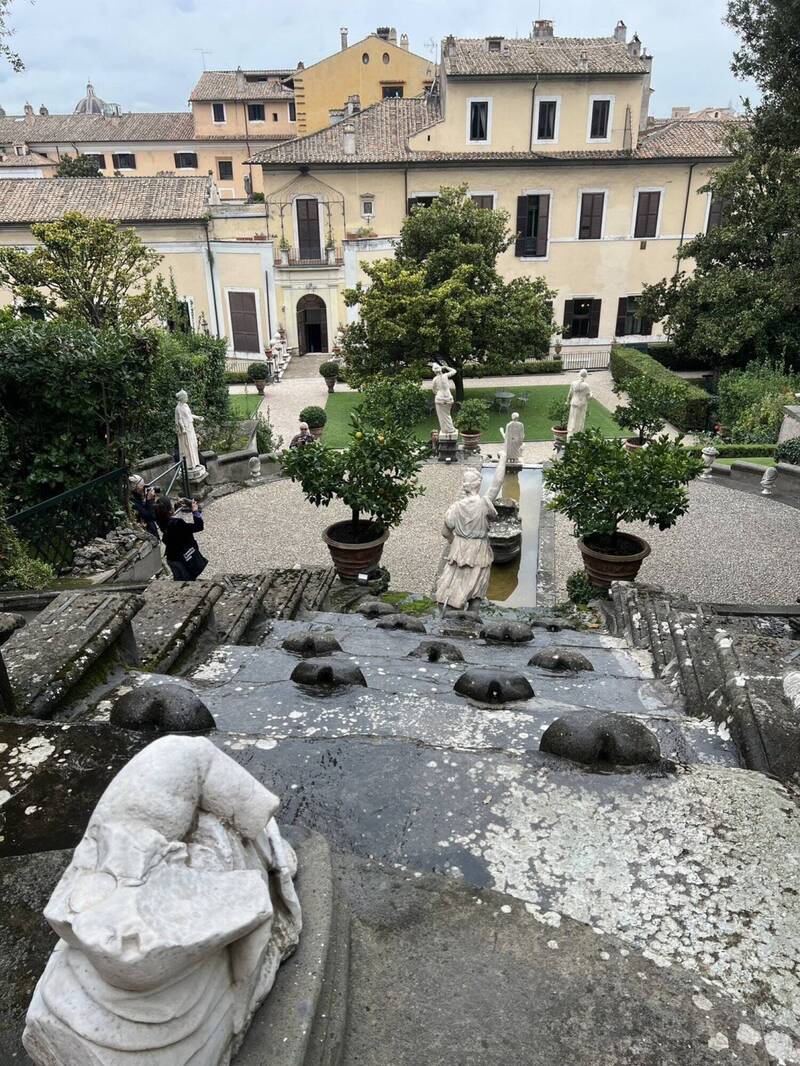 科隆纳宫另一参观重点是花园，在罗马市区有如空中绿洲，可远眺整个罗马市景。（中央社）