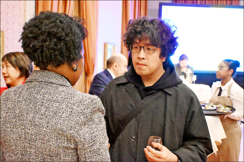 出席荷蘭「國際自由聯盟」座談會》沈伯洋籲速立法 防禦威權操弄AI