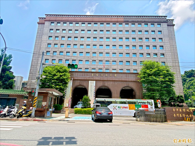 整車廢棄物濫倒公車亭 判一年半