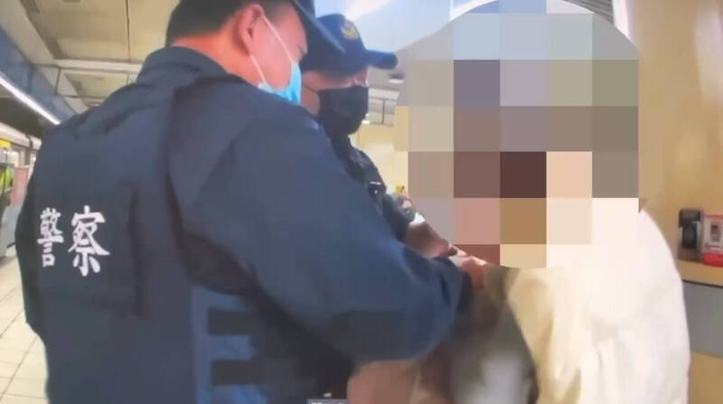 北捷西門站引騷動 女子稱被踩腳起口角亮刀