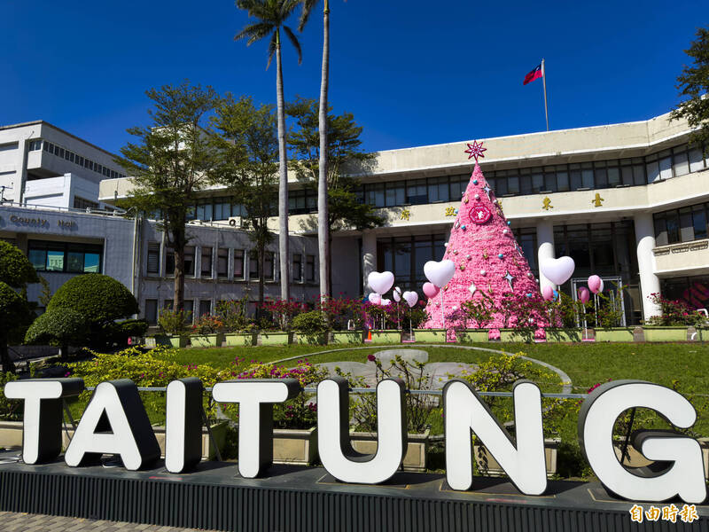 耶誕樹成「福壽螺卵」 KUSO無極限卻更吸睛