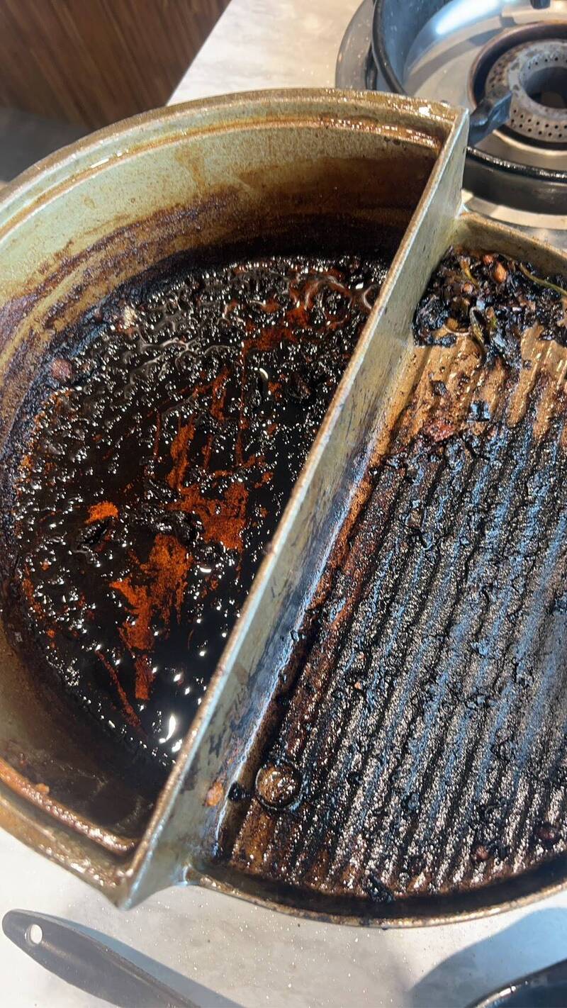 2女高中生吃鍋變刷鍋！ 乾燒鍋子被店家要求刷20分鐘「手洗到破皮」