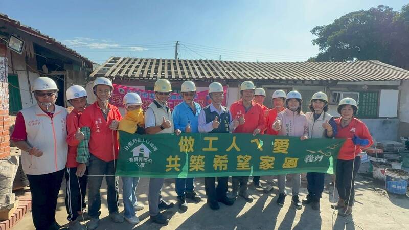 寒冬送暖 台南做工行善團修弱勢屋不停歇