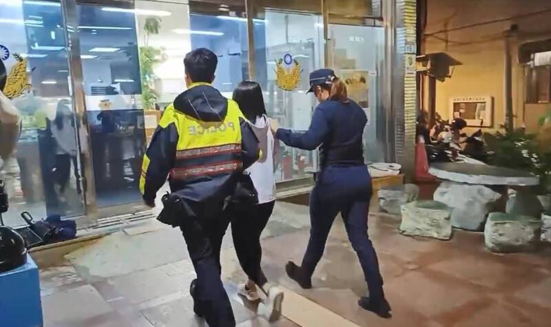 加入旅遊群組卻投資虛擬貨幣 妻見夫行為詭異報警逮車手