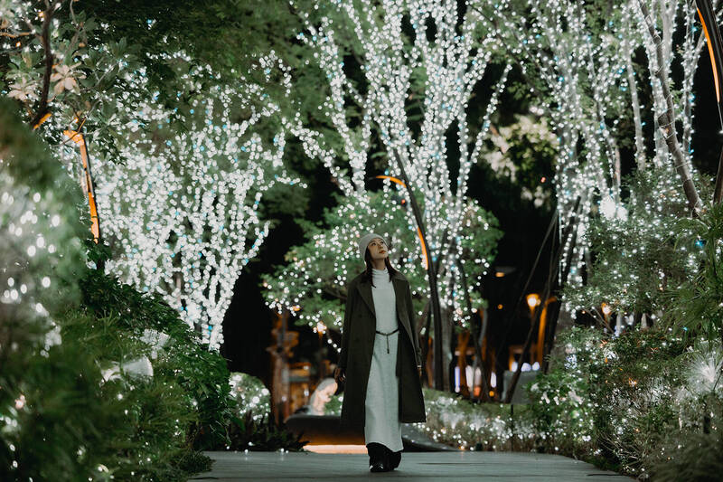 雪白森林光之道、浪漫雪花耶誕樹 中市各百貨巧思營造節慶溫度