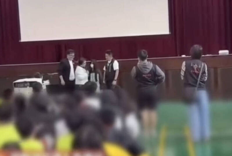 魔術師擅帶賓賓哥直播脫口「有雞雞不准舉手」 重罰23萬原因曝