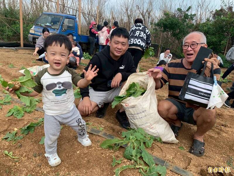 澎湖全齡同樂教育協會攜手托嬰中心 小赤崁農場體驗親子採收趣
