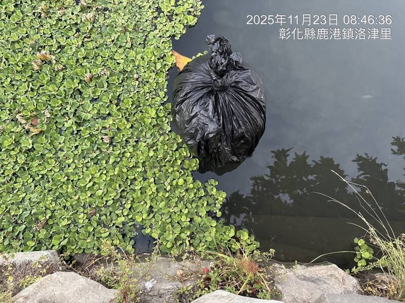 又來了？耗資35億元鹿港溪變垃圾溪 11天被丟7包垃圾
