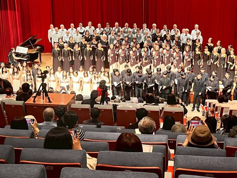 跨越語言與世代 台日懷舊歌曲500人齊聲唱