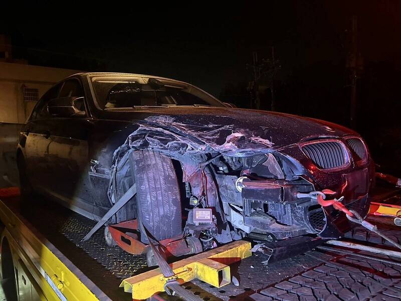詭異！BMW台南國道擦撞小客車釀1傷 肇事駕駛卻不見了