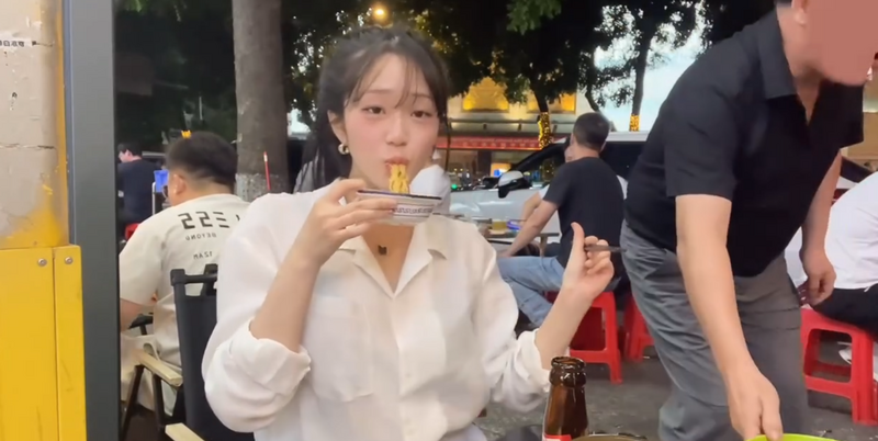 赴中旅遊小心！廣州噁男自行拿走韓女麵碗 想搭訕加好友
