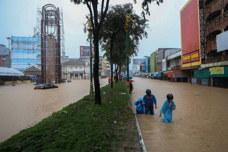 泰國合艾水患重創商家 台商工廠停工交通癱瘓
