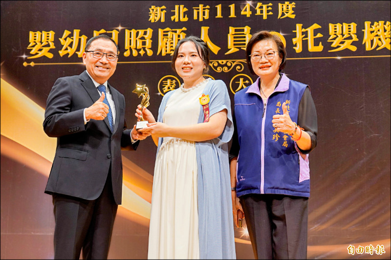 （新北）育兒神隊友 廖羿涵陪弱勢童過耶誕