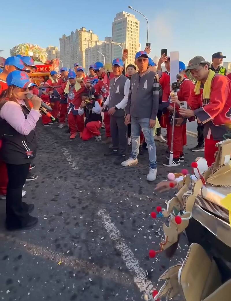 最萌接駕！北港媽南巡遇3歲小八爺街頭尬舞