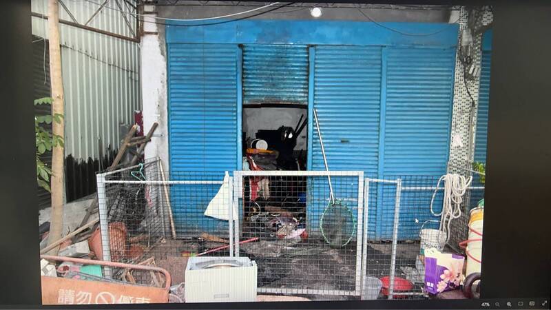 高雄獨居老翁消失多日 家屬開門驚見遺體腐爛、10隻狗圍繞