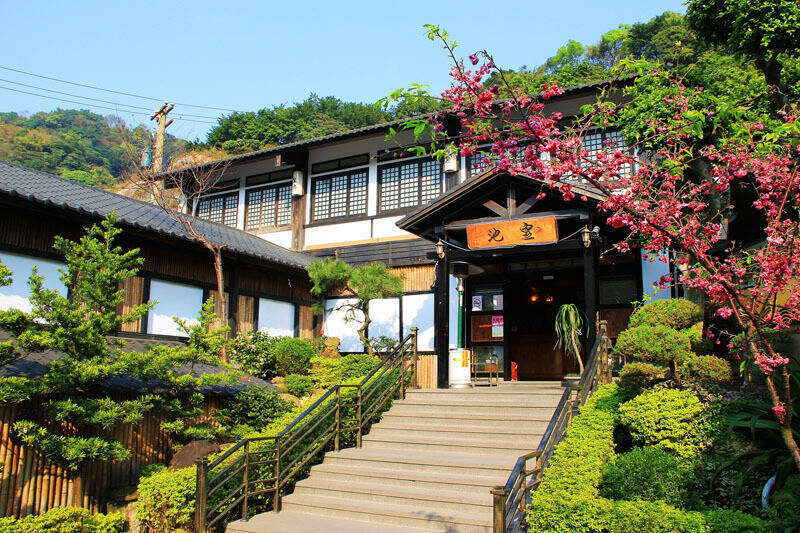 北投皇池溫泉會館爆違建 負責人承認：違建是歷史共業 會拆除停業