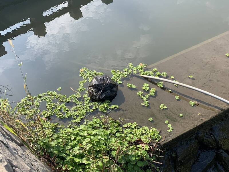 鏡頭君出動！鹿港溪才華麗變身又淪垃圾天堂 彰縣府要逮人