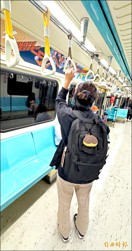 捷運板南線擠爆拆柱撤椅 民怨無感