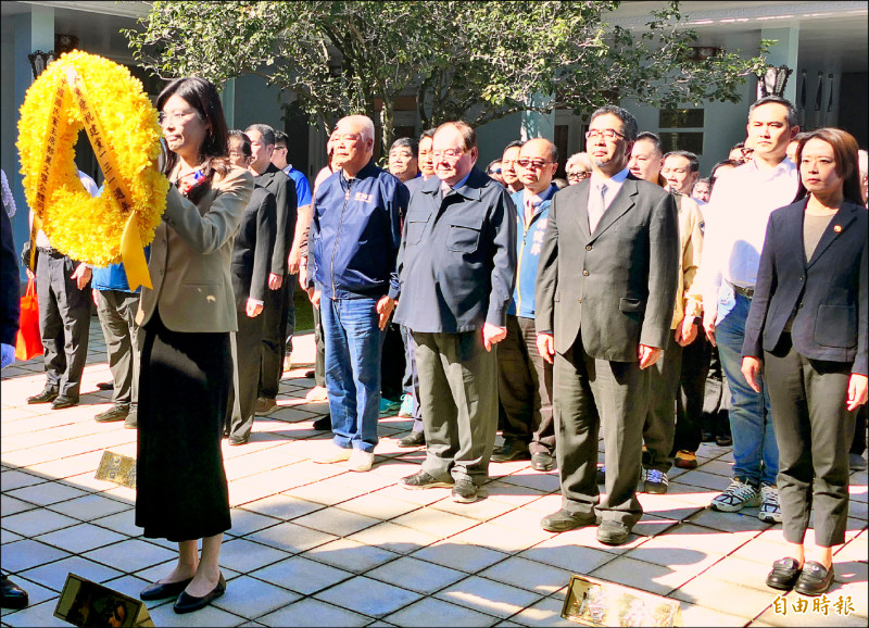 鄭麗文赴大溪謁陵 推崇保衛中華民國