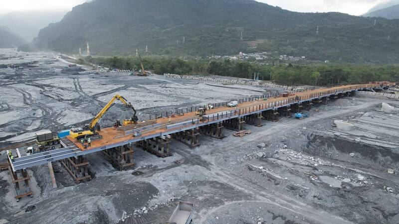 花蓮馬太鞍溪橋臨時涵管便道 11月底前搶通