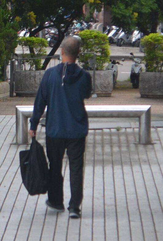 仍判5年2月！收吳健保10萬禮金違規安排打電話  監獄科員二審宣判駁回